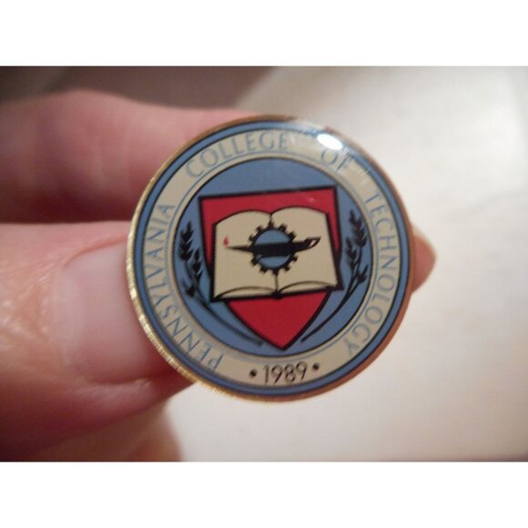 1989 Pennsylvania College of Technology Round Label Pin Metal - Picture 1 of 2